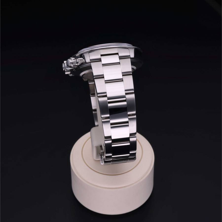 W893843_18