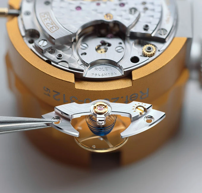 rolex-servicing-procedure-assembly-lubrication-of-the-movement_portrait