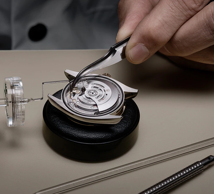 rolex-servicing-procedure-precision-test_portrait