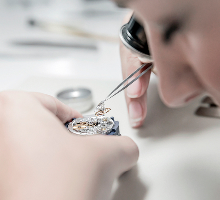 VIAGGIO NEL CUORE DELL’UNIVERSO ROLEX two_column_02_portrait